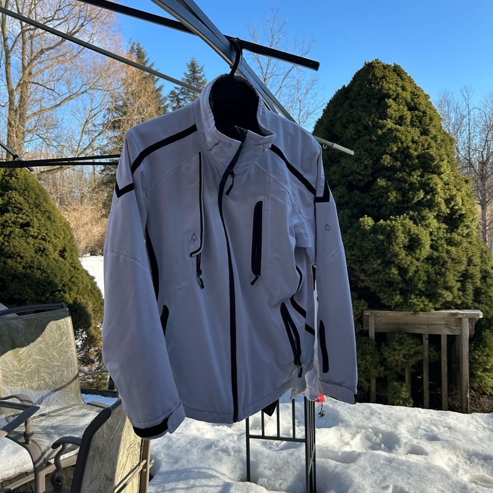 Volkl Women’s Ski/Board jacket. Small🎿